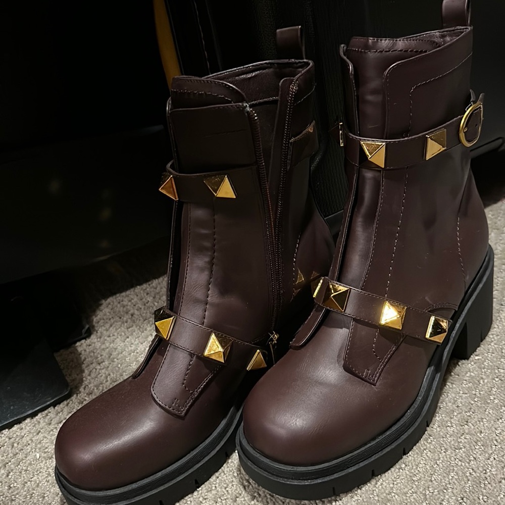 Fairly worn size 10 ankle boots